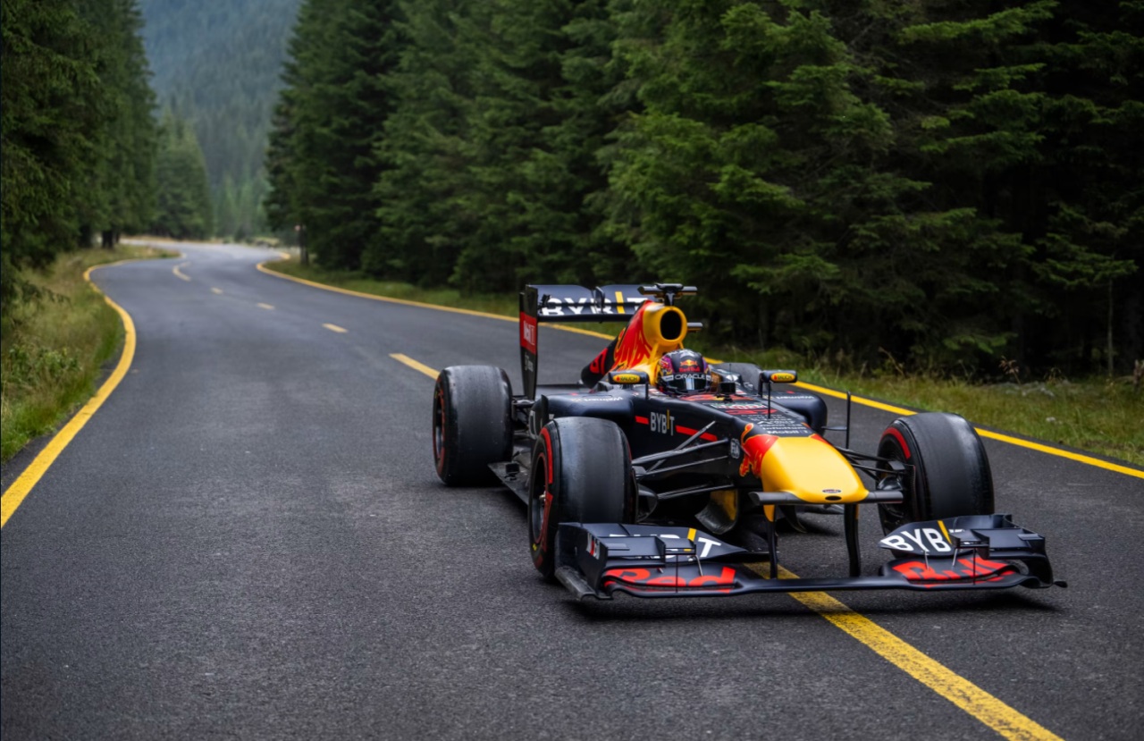 O plimbare cu un monopost de Formula 1 pe Transalpina / VIDEO