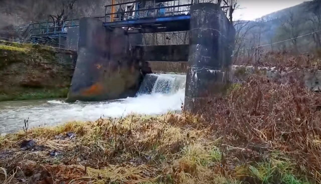 Un obiectiv turistic inedit: Barajul uneia dintre cele mai vechi hidrocentrale din România / VIDEO