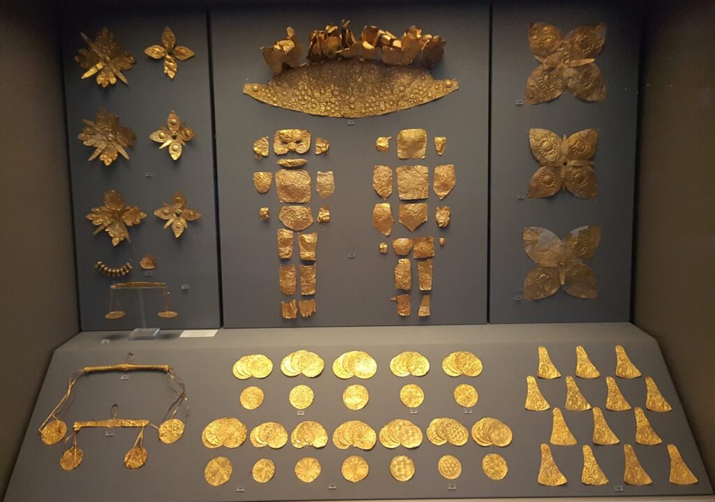 Aur micenian expus la Muzeul Național de Arheologie din Atena