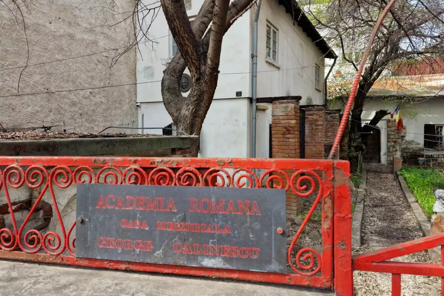 Casa lui G. Călinescu așteaptă de 15 ani să fie restaurată și redeschisă