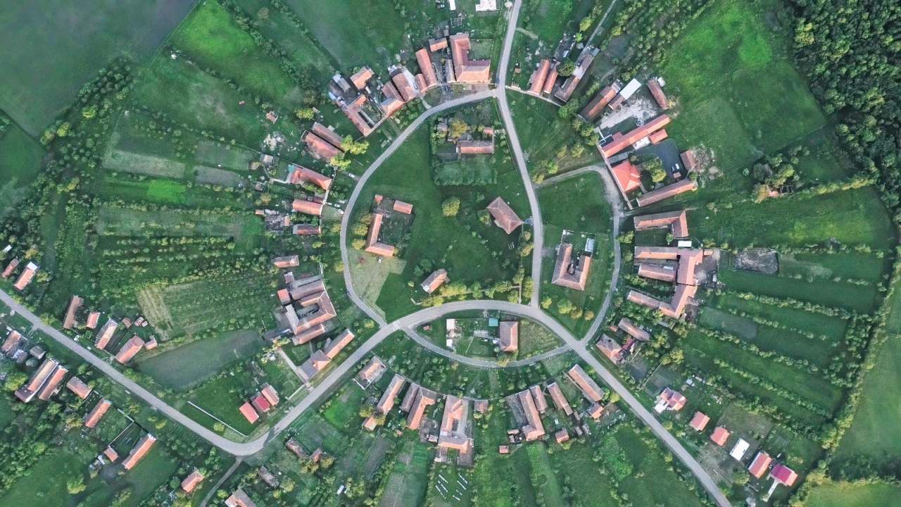 Charlottenburg, unicul sat circular din România, în pericol