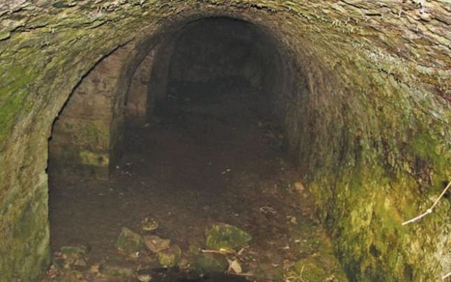 Oraşul din România care stă pe sute de tuneluri subterane