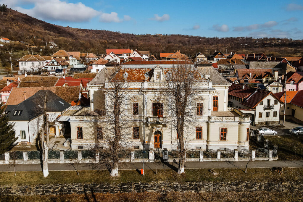 Castelul din Mărginimea Sibiului este scos la vânzare pentru 1,4 milioane de euro (foto: sothebysrealty.ro)