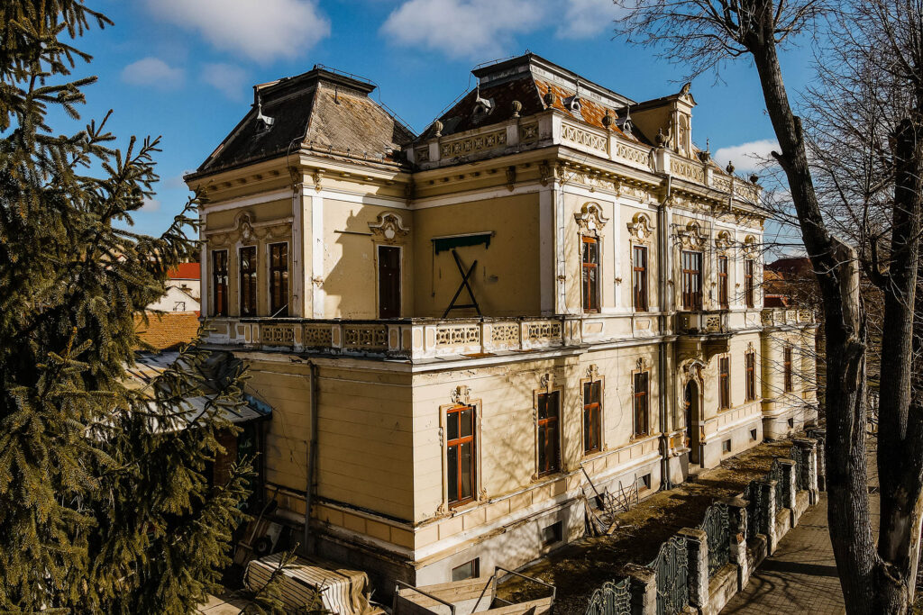 Castelul din Mărginimea Sibiului este scos la vânzare pentru 1,4 milioane de euro (foto: sothebysrealty.ro)