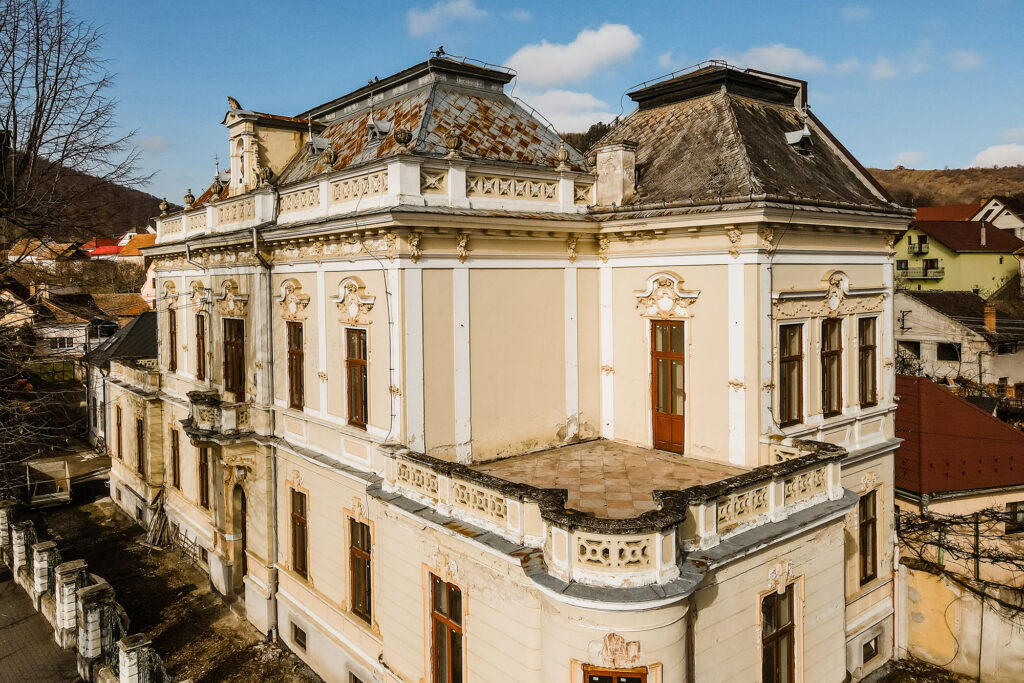 Castelul din Mărginimea Sibiului este scos la vânzare pentru 1,4 milioane de euro (foto: sothebysrealty.ro)