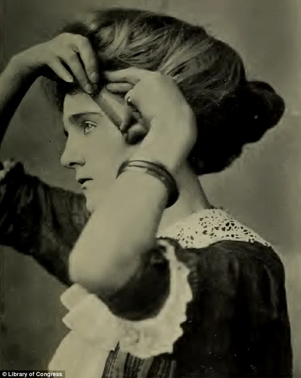 Făina de porumb între şamponări, un sfat de frumuseţe practicat la 1900