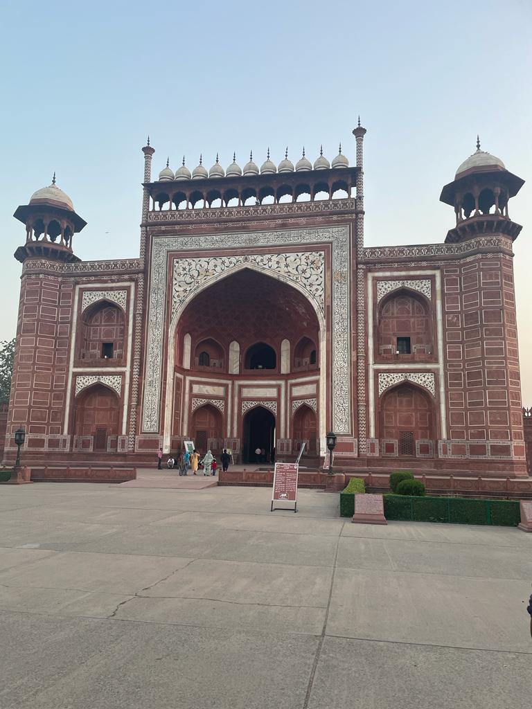Poarta Taj Mahal, India credit foto @turismistoric