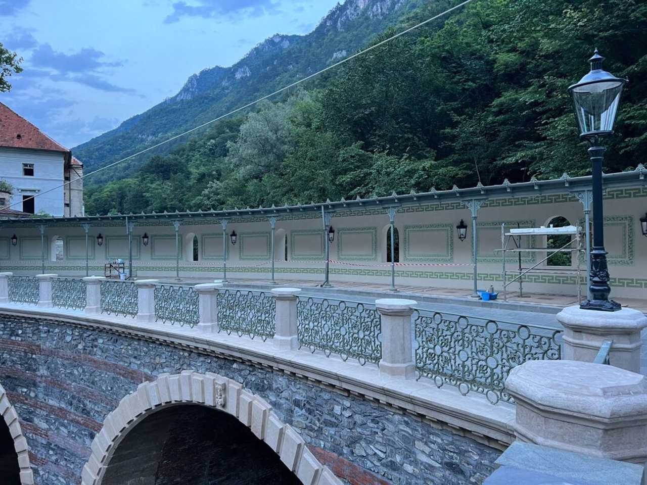 Podul de Piatră din Băile Herculane, primul pod din Europa construit în curbă
