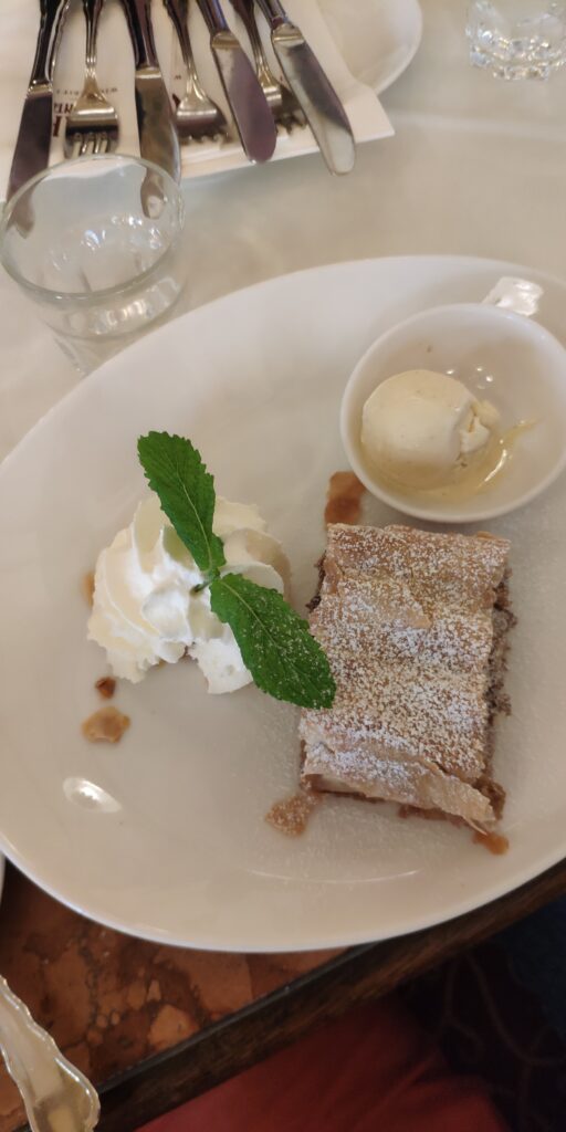 Strudel cu mere, Cafe Central, Viena, Austria, credit foto @turismistoric