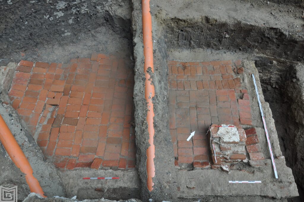 Camera cu soclu roșu, descoperită în curtea interioară a Palatului Universității (foto: Muzeul Municipiului București)