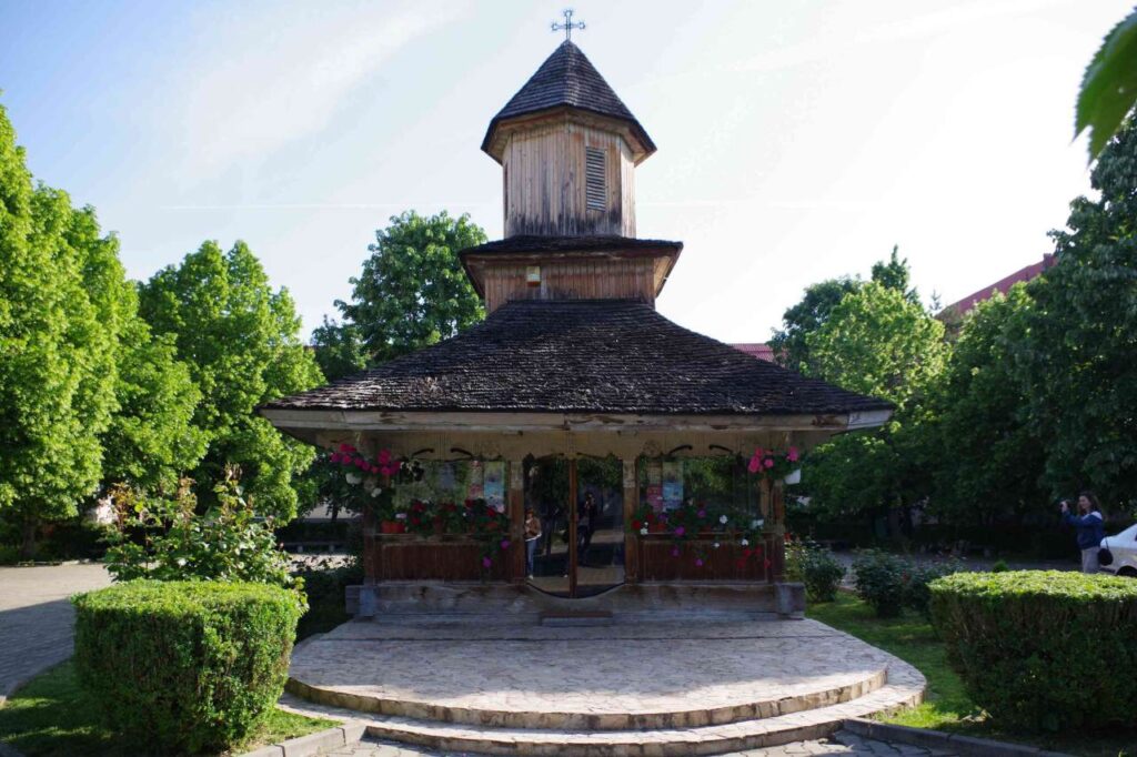 Biserica de lemn „Cuvioasa Paraschiva” – Pitești (© Institutul Național al Patrimoniului)