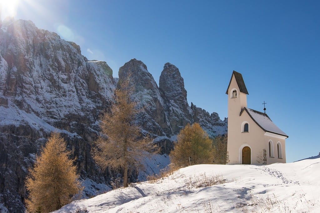 De ce în Alpii italieni stațiunile arată altfel decât cele de la noi?