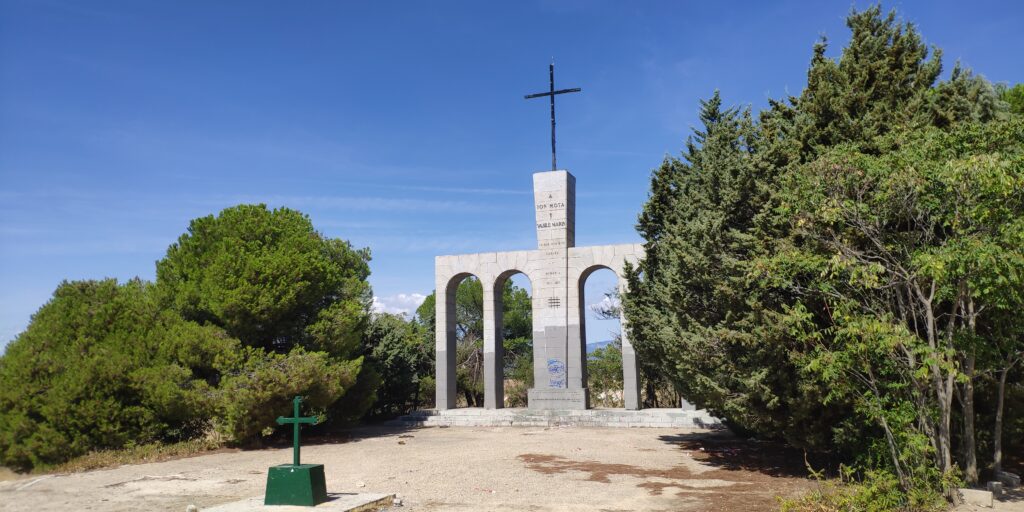 Monumentul din Majadahonda, Spania, Madrid, ridicat pentru comemorarea legionarilor români morți aici, foto @turismistoric.ro