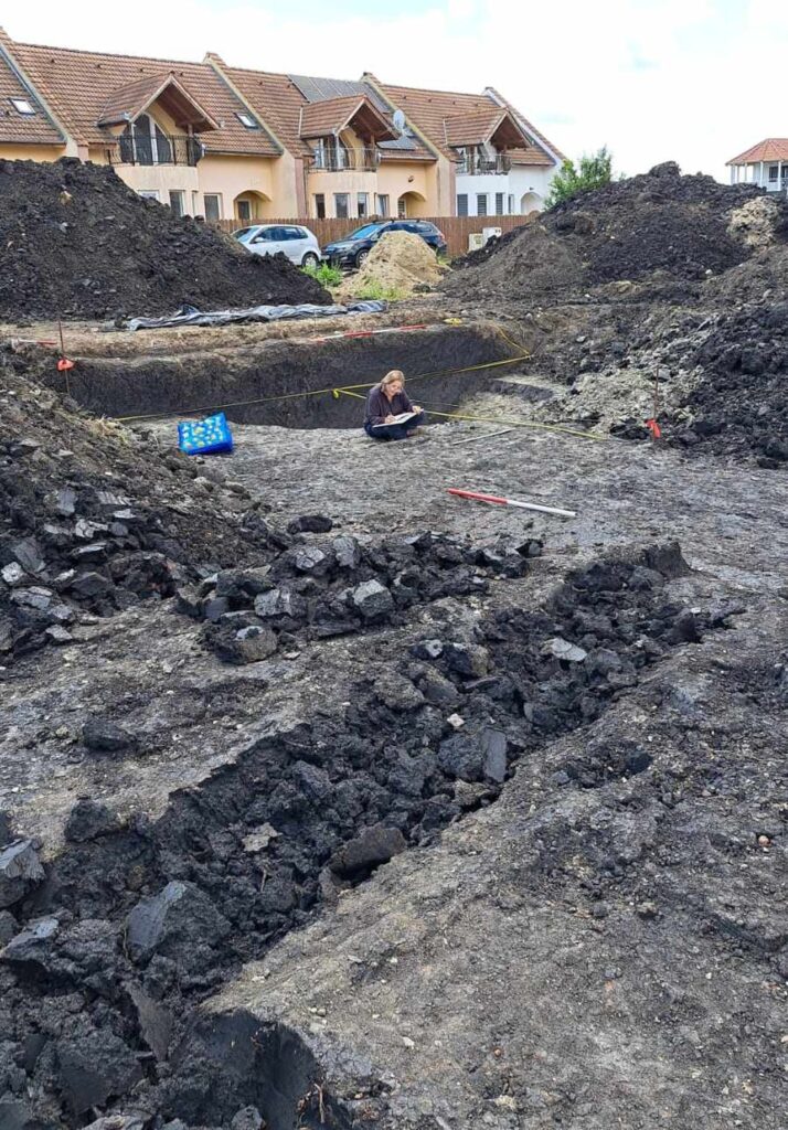 Imagini din timpul săpăturii arheologice preventive (© MNCR)