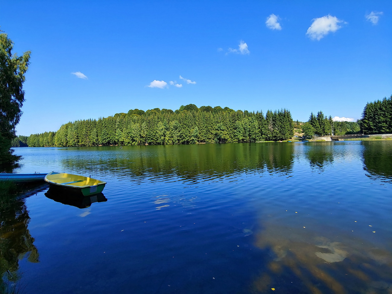 Lacul spectaculos din România care ar trebui să fie pe lista fiecărui călător