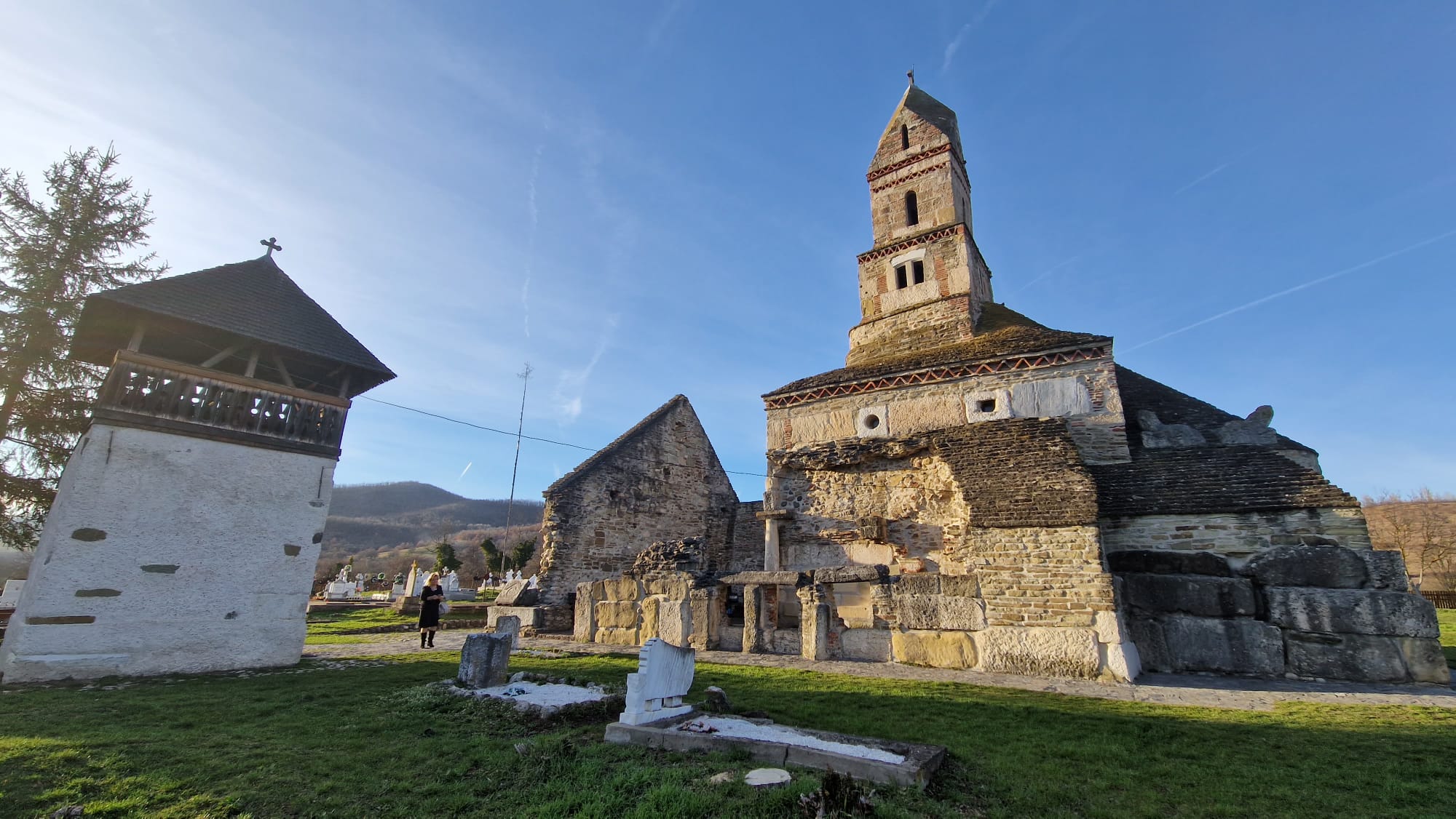 „Templul Valahilor” și bisericile care au sfidat timpul: enigmele sacre din Țara Hațegului