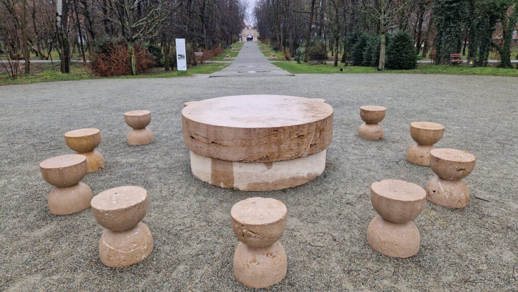 Masa Tacerii, Brâncuși, Târgu Jiu - credit foto @turismistoric