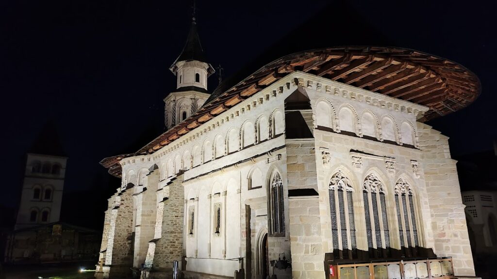 Manastirea Putna, noaptea credit foto @turism istoric