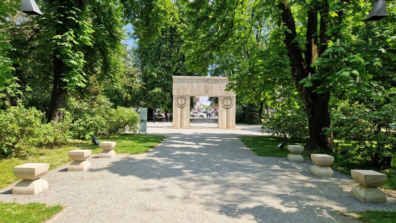 Poarta Sarutului credit foto Sorin Rosu