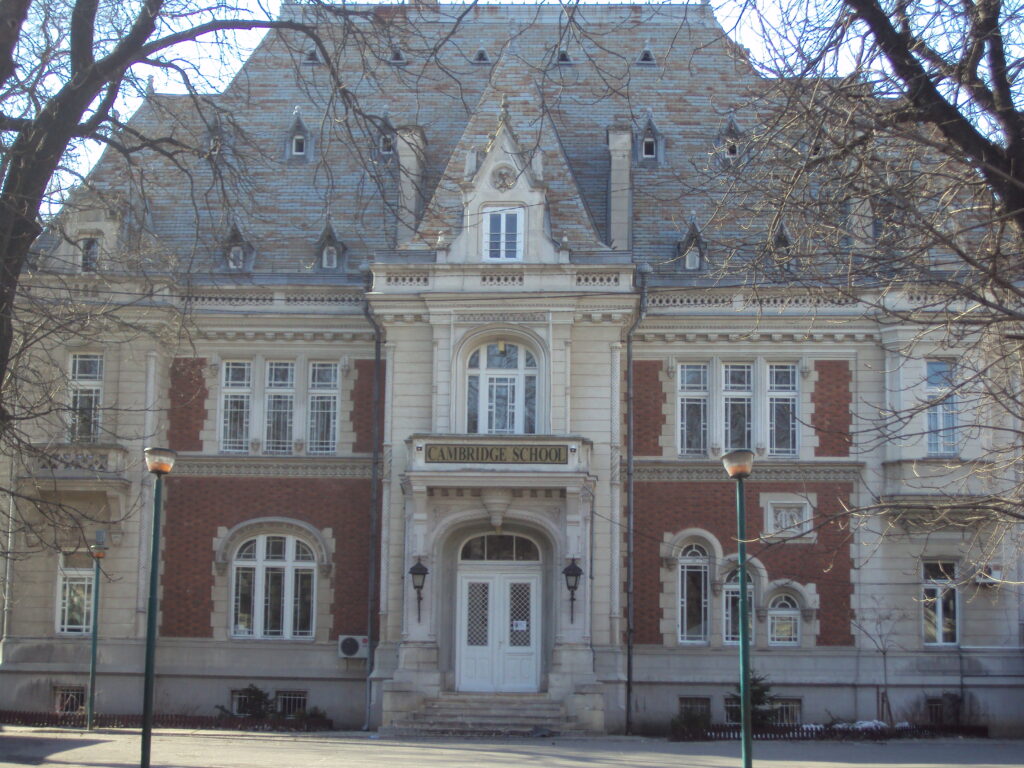 Construită în 1889 în stilul neorenașterii franceze de către arhitectul Louis Blanc, casa Maria Lahovary a fost construită la cererea politicianului Ion M. Lahovary, tatăl prințesei Martha Bibescu. Casa Ion Lahovary (Maria Lahovary), Bucuresti, Dorobanti, credit foto@turismistoric.ro