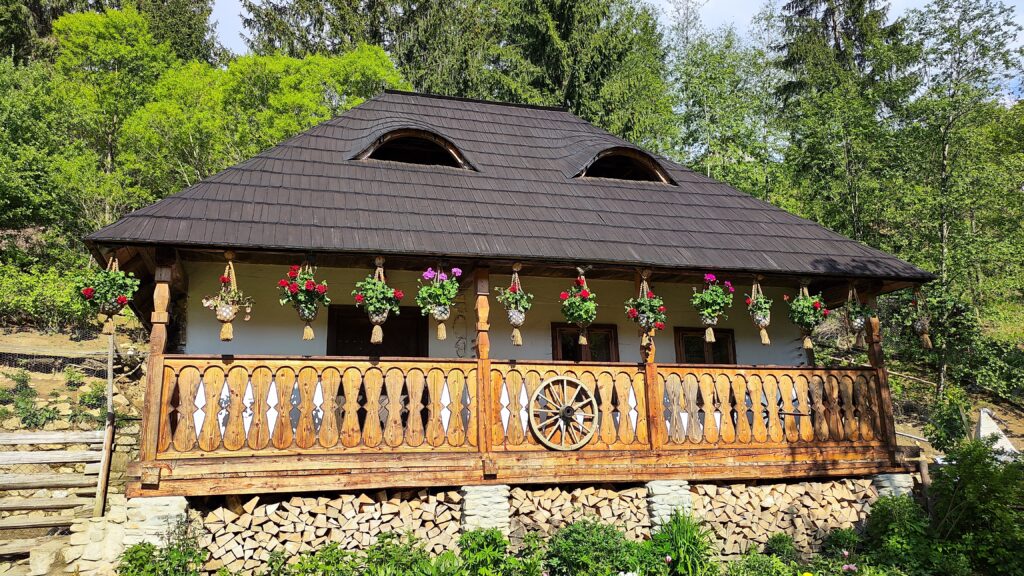 Gospodarie hutulă foto Turism Istoric