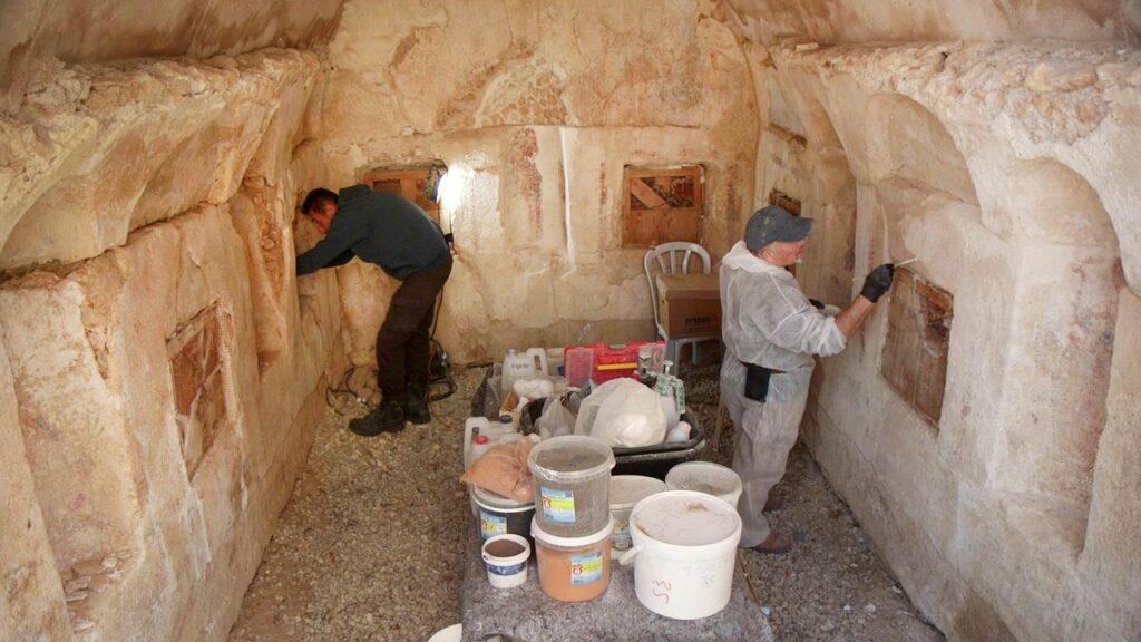 Morminte romane descoperite în Israel (© Emil Aladjem / Israel Antiquities Authority)