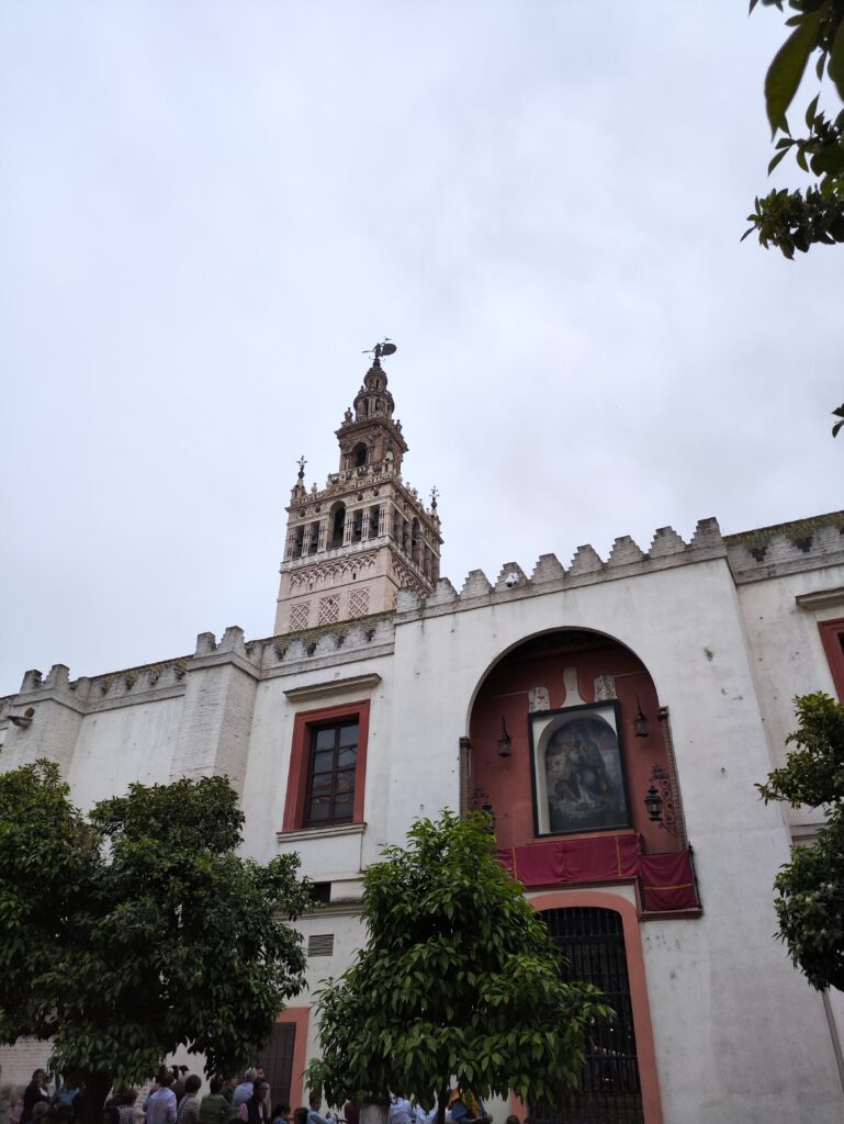 Giralda din Sevilla credit foto turismistoric