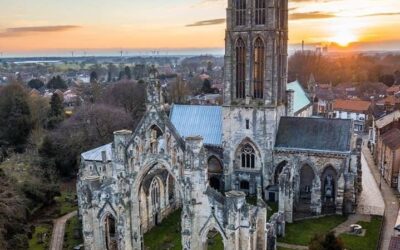 Povestea Bisericii uitate din Howden – ridicată de aceeași meșteri care au construit Notre Dame de Paris