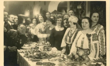 Codul bunelor maniere la masă: Sfaturi de la 1915
