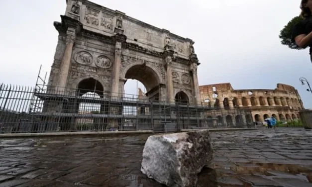 Arcul lui Constantin, deteriorat de un fulger