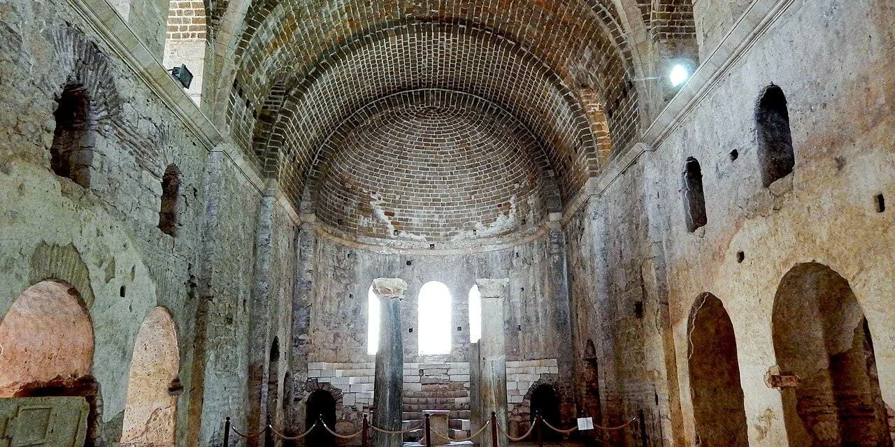 Sarcofagul „adevăratului Moș Crăciun”, descoperit într-o biserica din Turcia