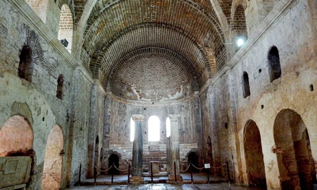 Sarcofagul „adevăratului Moș Crăciun”, descoperit într-o biserica din Turcia