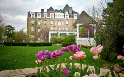 Cât costă o noapte de cazare în „cel mai bântuit hotel”. De ce le dă fiori turiștilor care îi trec pragul