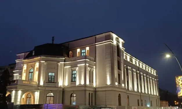 Teatrul Mihai Eminescu din Botoșani, redeschis după o reabilitare care a durat peste 10 ani
