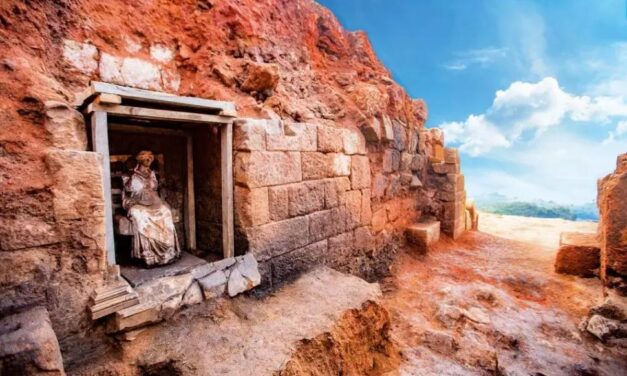 Descoperire arheologică rară: O statuie veche de 2.100 de ani a zeiței Cybele a fost găsită într-un castel antic