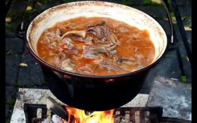 Cum se prepară la Sibiu ciorba acră de viţel şi tocana de oaie la ceaun