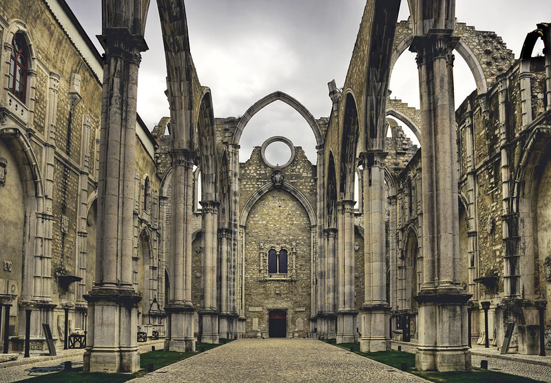 Manastirea Carmo interior, credit foto Bert Kaufmann's photo, licensed as CC BY 2.0.