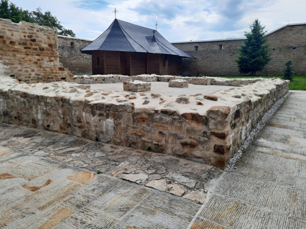 Foste locuinte de la Probota, Foto Tudor Sprînceană
