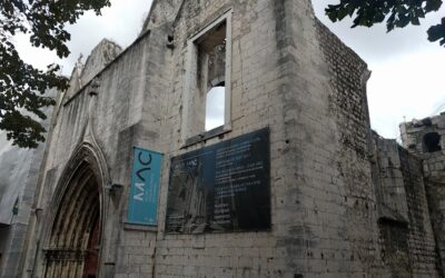 Carmo – mănăstirea fără acoperiș, ruina care povestește tragedia Lisabonei din 1755 – un simbol al splendorii gotice portugheze și al dezastrului care a schimbat pentru totdeauna chipul orașului