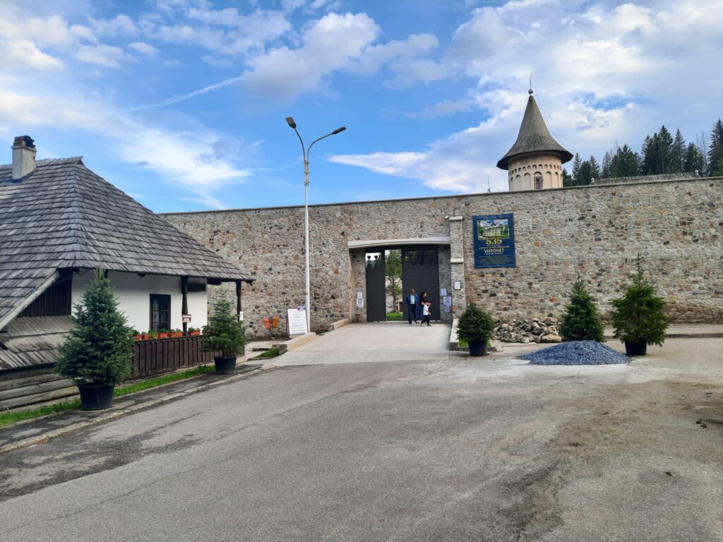 Zidul bisericii, Manastirea Voronet, credit foto Tudor Sprînceană