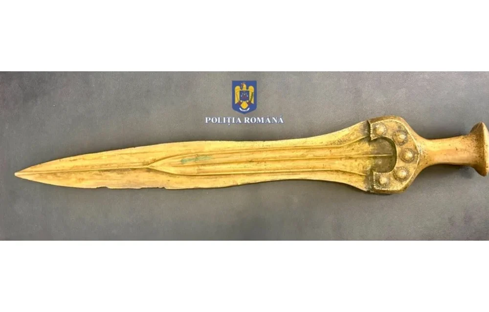 Sabie din Epoca Bronzului, descoperită în locuința unui bărbat din Bacău