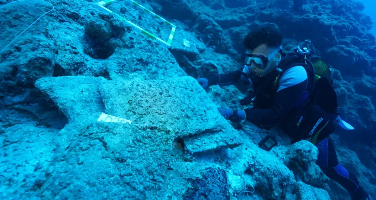 Descoperire epocală sub Mediterană: intrarea monumentală a Farului din Alexandria, găsită intactă după milenii