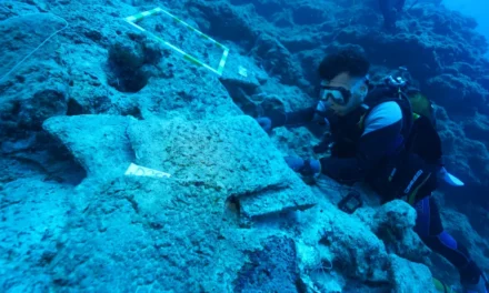 Descoperire epocală sub Mediterană: intrarea monumentală a Farului din Alexandria, găsită intactă după milenii