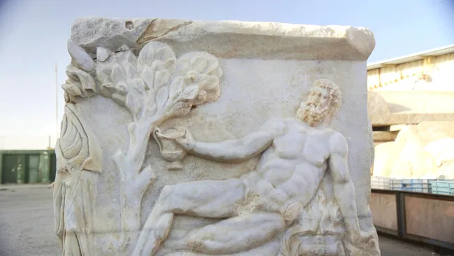 Un sarcofag spectaculos din perioada romană, vechi de 1700 de ani, descoperit în Cezareea, Israel