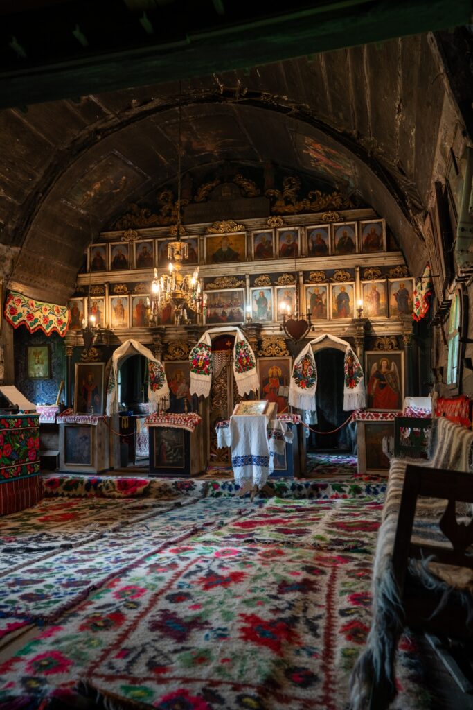 Biserica de lemn (interior) din satul Breb, credit foto Turism Istoric