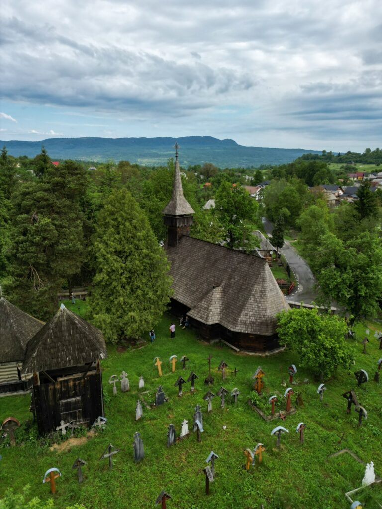 Biserica de lemn si casa parohiala din satul Breb, credit foto Romania Atractiva