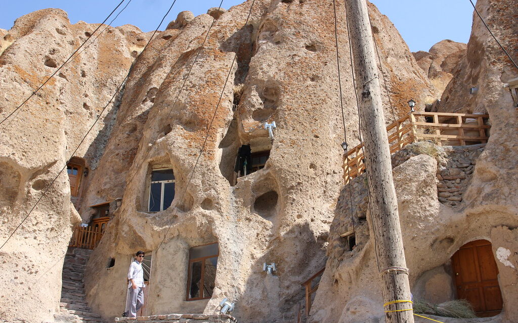 Kandovan – acolo unde piatra are suflet. 700 de ani de locuire neîntreruptă într-un sat scobit în munte