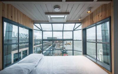 Cele mai inedite hoteluri din Europa: Dormi într-o macara, într-o închisoare sau sub cerul liber
