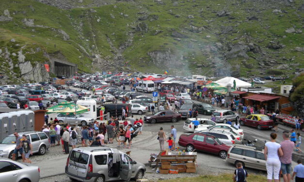 Posibilă soluție occidentală pentru a scăpa de kitsch-ul, mizeria și aglomerația de pe Transfăgărășan – taxă de acces la Bâlea Lac!