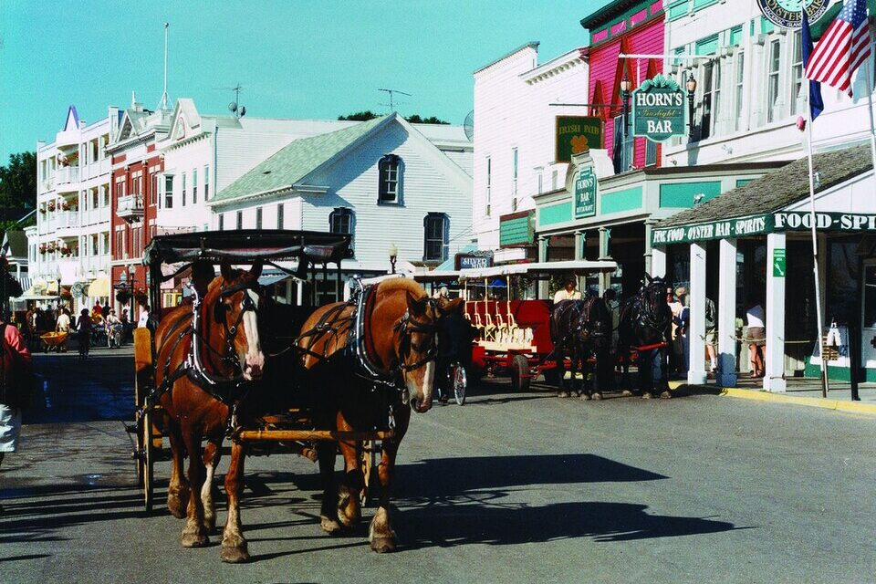Mackinac Island – insula unde caii au rămas stăpânii drumurilor